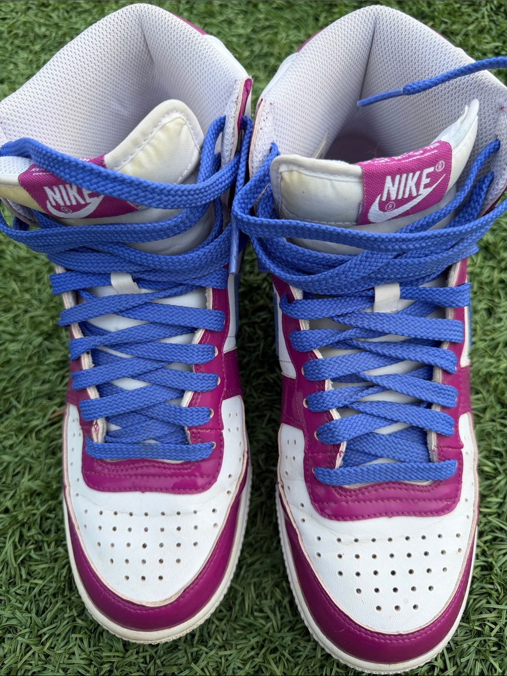 Vintage Nike High-Top Sneakers in White, Magenta & Blue with Multicolor Logo - Picture 2 of 10